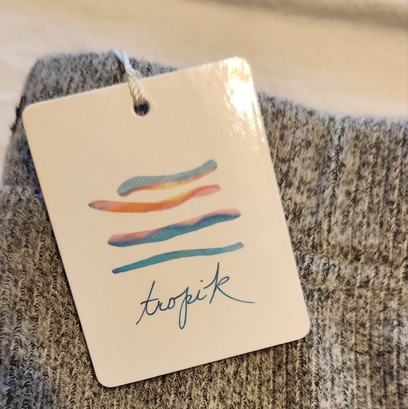 Two piece, buttery material, Grey lounge wear, size medium - Picture 6 of 8